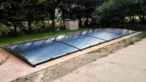 Copertura per piscina bassa - TAPIA - abrisol - piatta / in policarbonato / con azionamento manuale