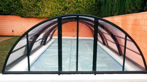 Copertura per piscina bassa - MADEIRA MIX - abrisol - scorrevole / in metallo / in legno