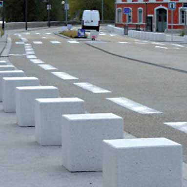 Dissuasore di sosta - CUBIQUE (PMR) - ALKERN - di sicurezza / fissa / in calcestruzzo
