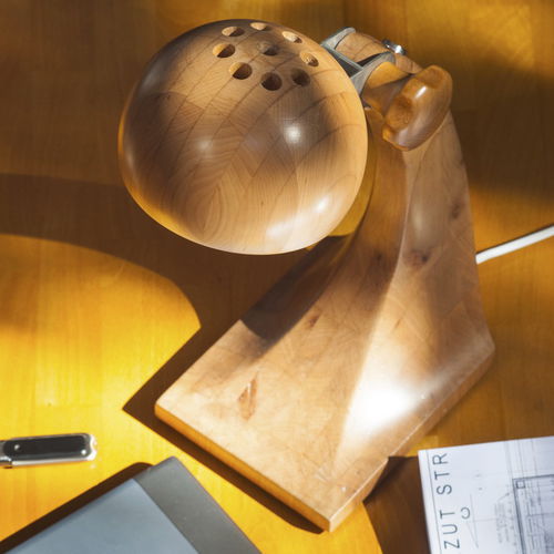 Lampada da tavolo - WOOBIK - Abadoc - in legno / contemporanea / con cavo