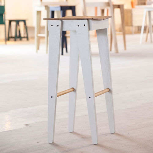 Sgabello da bar contemporaneo - Tilt - VIJ5 - in rovere / con supporto in quercia / con 4 gambe