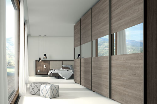 Armadio contemporaneo - A5 - Lagrama - in noce / in vetro / a porte scorrevoli