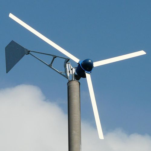 Piccolo generatore eolico ad asse orizzontale - MONTANA  - Fortis Wind Energy - tripala