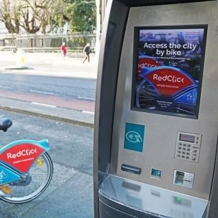 Pannello segnaletico a muro - JCDecaux - Mobilier Urbain - in metallo / in vetro / per corrimano