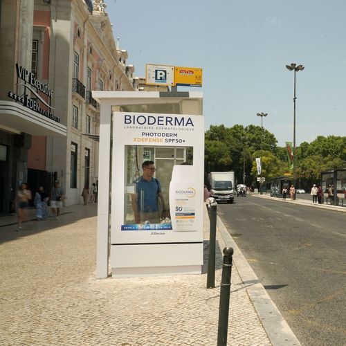 Pensilina per fermata d'autobus in acciaio - JCDecaux - Mobilier Urbain - in policarbonato / in vetro / con panchina