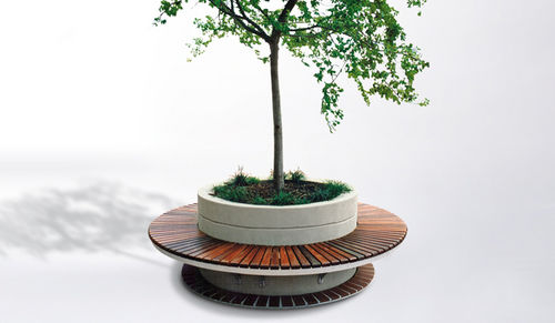 Panca per spazi pubblici contemporanea - BS15CR CANTILEVERED - botton & gardiner urban furniture - in legno / in ghisa di alluminio / con fioriera integrata
