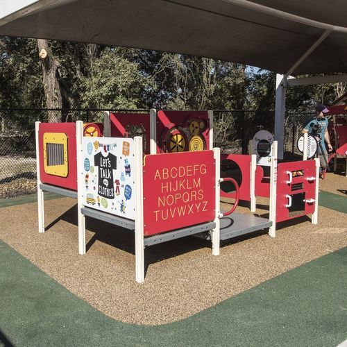 Struttura ludica per parco giochi - Imaginarium Learning Center - LANDSCAPE STRUCTURES - in metallo / in polietilene / modulare