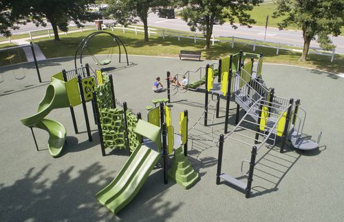 Struttura ludica per parco giochi - Design 7524 - LANDSCAPE STRUCTURES - in acciaio con rivestimento a polvere / in polietilene / in plastica riciclata