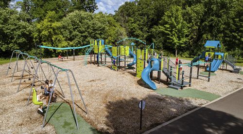 Struttura ludica per parco giochi - PlayBooster - Design 6637 - LANDSCAPE STRUCTURES - in acciaio / in acciaio con rivestimento a polvere / in polietilene
