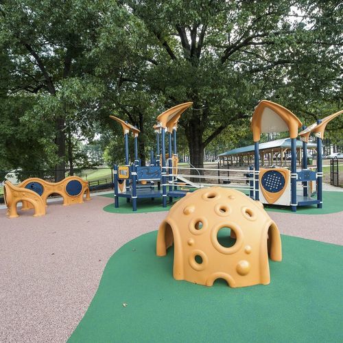 Struttura ludica per parco giochi - Brahan Spring Park - Design 6935 - LANDSCAPE STRUCTURES - in acciaio inossidabile / in acciaio con rivestimento a polvere / in polietilene