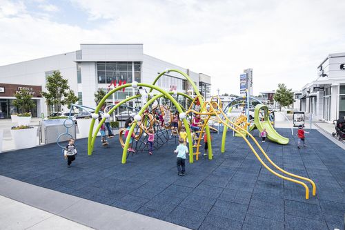 Struttura ludica per parco giochi - Highstreet Shopping Centre (Canada) - Design 7144 - LANDSCAPE STRUCTURES - in acciaio inossidabile / in acciaio con rivestimento a polvere / in polietilene