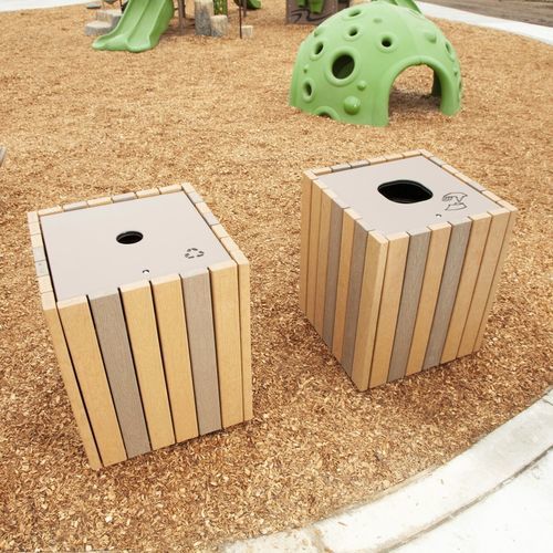 Portarifiuti pubblico - Wood-Grain - Design 3676 - LANDSCAPE STRUCTURES - in legno / in polietilene / da esterno