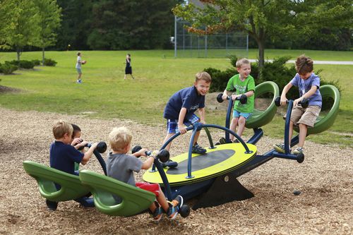 Altalena basculante per parco giochi - We-Saw™ - Design 3694 - LANDSCAPE STRUCTURES - in acciaio / in HDPE