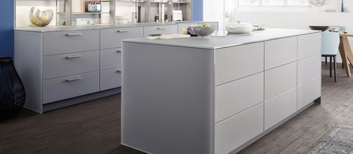 Piano di lavoro in vetro - THIN WORKTOPS - LEICHT - in granito / da cucina / finitura laccata