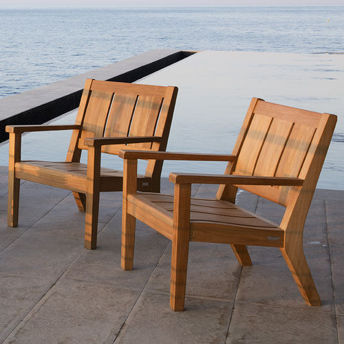 Poltrona contemporanea - EXETER - Tectona - in legno / da giardino / con 4 gambe