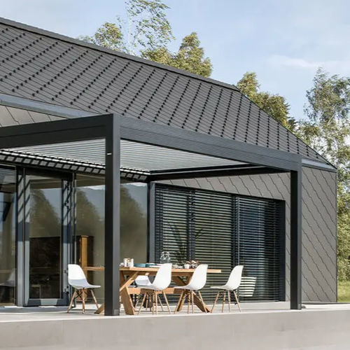 Pergola addossata - LUBIANA - SLOVENIA - Gibus SPA - in metallo / a lamelle frangisole / su misura