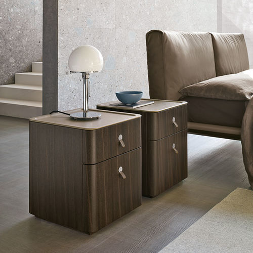 Comodino contemporaneo - Kube - ALIVAR - in rovere / in MDF laccato / in pelle