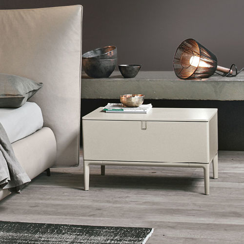 Comodino contemporaneo - Inside - ALIVAR - in MDF laccato / in pelle / con supporto in ghisa di alluminio