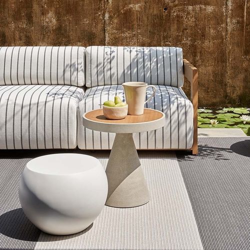 Tavolo d'appoggio contemporaneo - CONE OPEN AIR  - MERIDIANI - in iroko / con base in calcestruzzo Ductal® UHP / rotondo