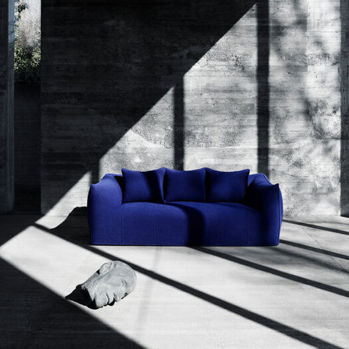 Divano contemporaneo - Le Bambole - B&B Italia - in tessuto / in pelle / con braccioli