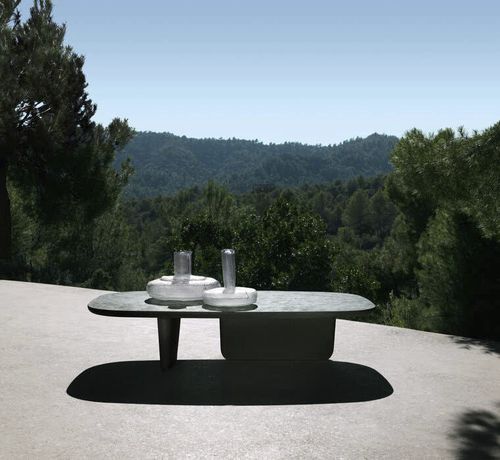 Tavolino basso contemporaneo - Tobi-Ishi - B&B Italia - in calcestruzzo / con supporto in calcestruzzo / ovale