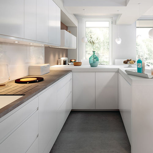 Cucina contemporanea - AMBIANCE PURE - Mobalpa - in laminato / a L / con maniglia integrata