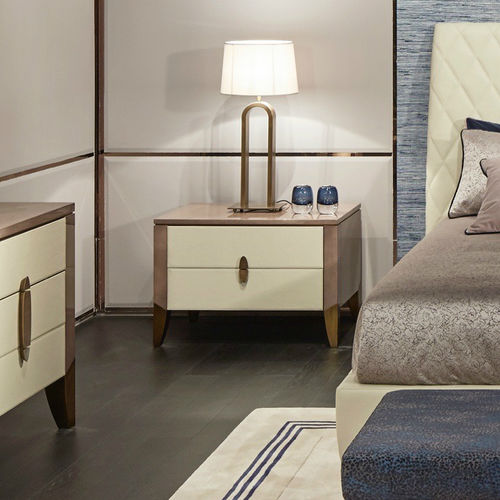 Comodino contemporaneo - VENDÔME - HUGUES CHEVALIER - in rovere / in metallo / in pelle