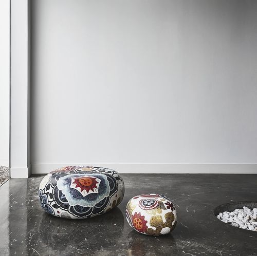 Pouf contemporaneo - GOLNAR - BISAZZA - in calcestruzzo / ovale / da esterno