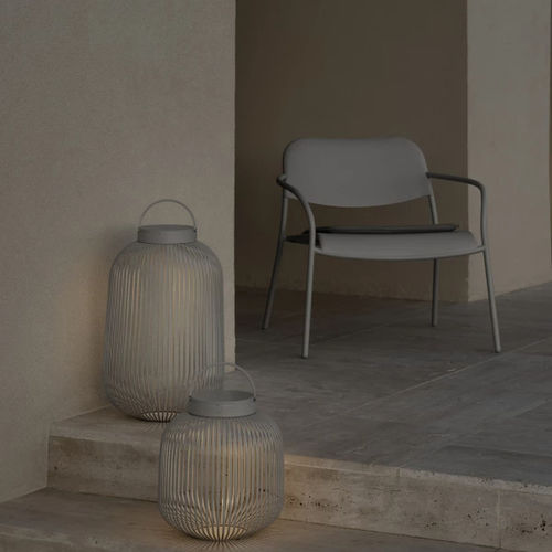 Poltrona contemporanea - YUA - Blomus - in acciaio con rivestimento a polvere / in acciaio galvanizzato / in acciaio con rivestimento a polvere
