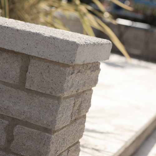 Muro in calcestruzzo - TEXTURED COPING - BRADSTONE