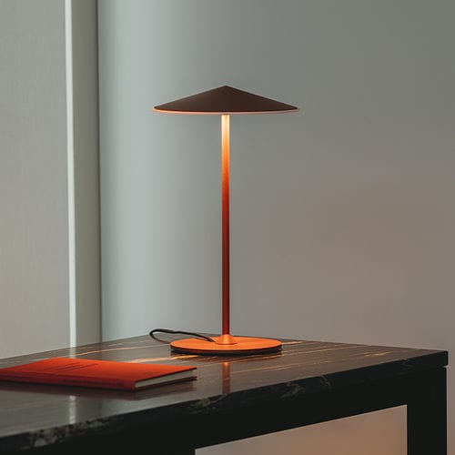 Lampada da tavolo - PLA - MILAN ILUMINACION - in ghisa di alluminio / in policarbonato / contemporanea
