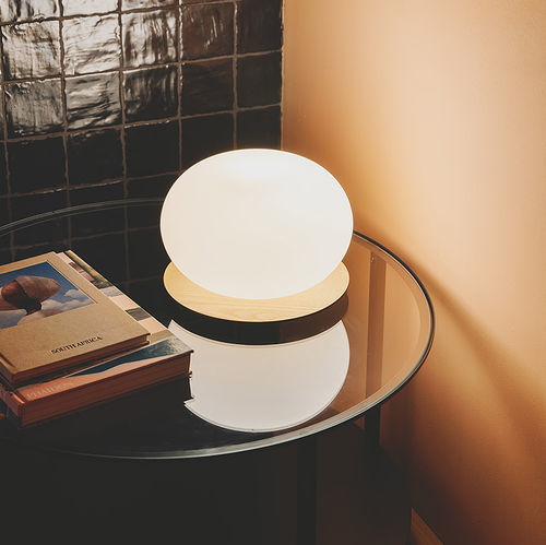 Lampada da tavolo - KNOCK - MILAN ILUMINACION - in vetro soffiato / in frassino / contemporanea