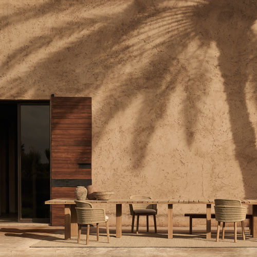 Tavolo da pranzo contemporaneo - SURO - Tribù - in teak / con supporto in teak / rettangolare