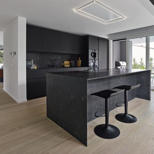 Cucina contemporanea - GIZA - MAISTRI - in HPL / con isola / con penisola