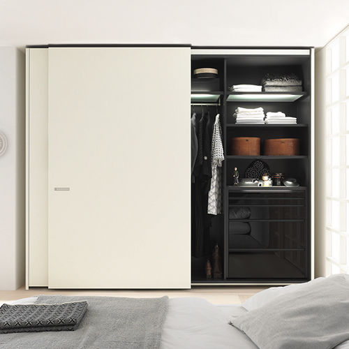 Armadio contemporaneo - COLLECT - interlübke - in legno laccato / a porte scorrevoli