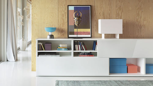 Credenza contemporanea - STUDIMO - interlübke - in legno laccato / in vetro / con ripiano