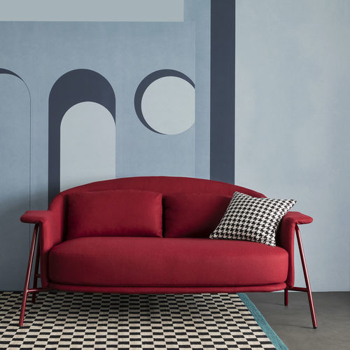 Divano contemporaneo - KEPI - saba - in tessuto / con braccioli / sfoderabile