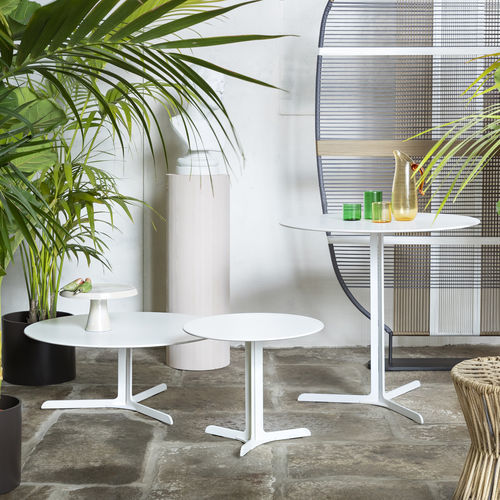 Tavolino basso contemporaneo - GARDEN - saba - in HPL / con supporto in metallo verniciato / rotondo