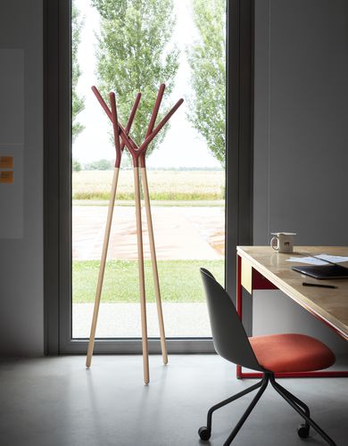 Appendiabiti da terra - Game Of Trust - miniforms - contemporaneo / in faggio / in legno laccato