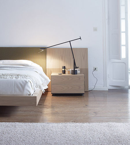 Comodino contemporaneo - LAUKI - TREKU - in legno / con supporto in legno / rettangolare