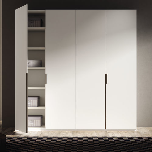 Armadio ad angolo - Norma 203 - MUEBLES MESEGUE, S.A. - modulare / con fissaggio a muro / da incasso
