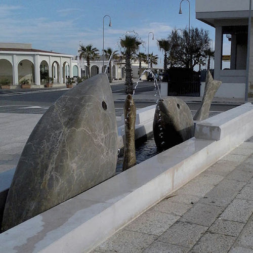 Scultura in pietra - AMBRATO - Manzi Marmi S.r.l. - per spazi pubblici