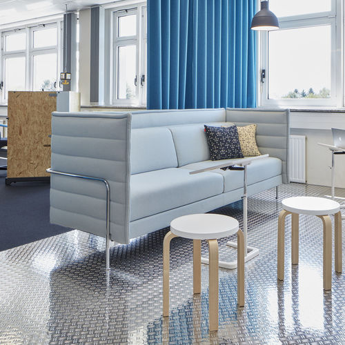Divano contemporaneo - ALCOVE - vitra USA - in tessuto / con braccioli / confidente