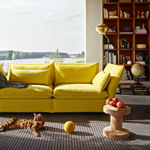 Tavolo d'appoggio contemporaneo - FAMILY - vitra USA - in sughero / con base in legno / rotondo