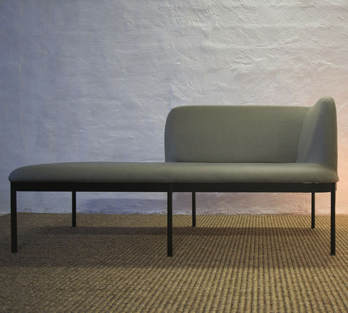 Divanetto imbottito contemporaneo - POLO - David design - in tessuto / in pelle / con supporto in metallo