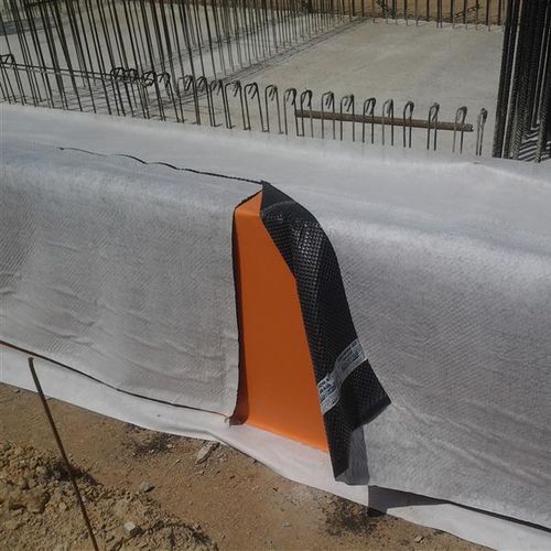 Membrana impermeabilizzante di protezione - POLYFOND KIT - Polyglass Spa - di drenaggio / per fondazione / in rotoli