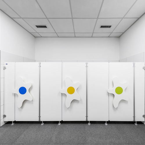Cabina per bagni pubblici in HPL - B-BAMBINO - KEMMLIT-Bauelemente GmbH - in legno / per toilette / per scuola materna