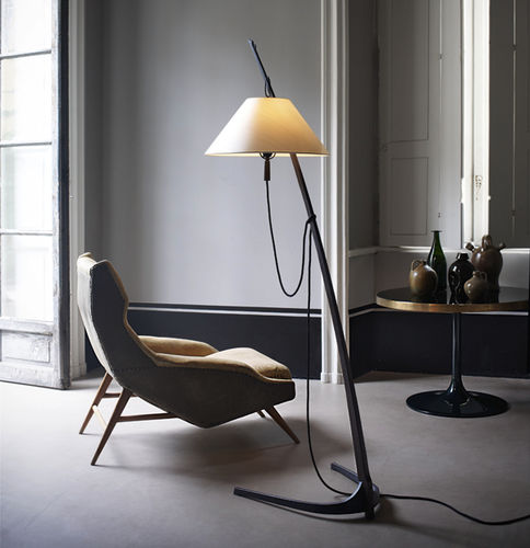 Lampada da terra - DORNSTAB - Kalmar Werkstaetten - in metallo / in legno / contemporanea