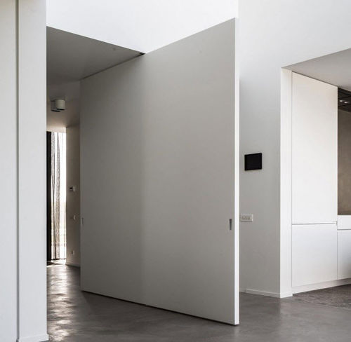 Porta da interno - Antwerp, Belgium - FritsJurgens - in legno / a bilico con asse centrale / contemporanea