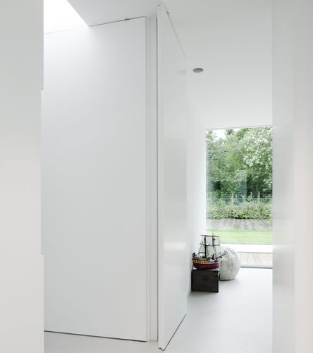 Porta da interno - Breda, The Netherlands - FritsJurgens - in legno / a bilico con asse laterale / contemporanea